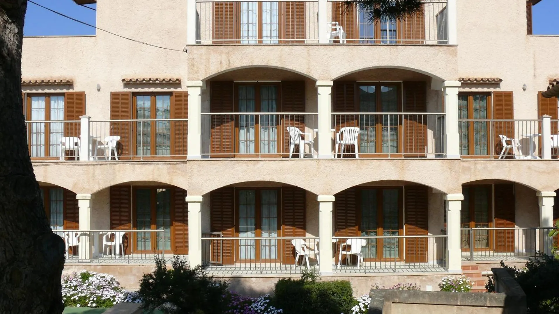 Aparthotel Apartamentos Villa Primera Cala Figuera